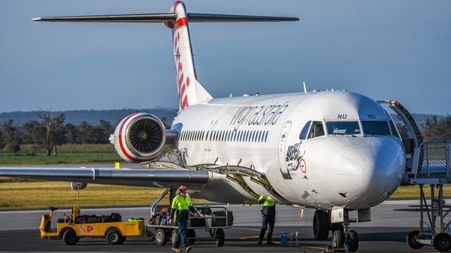 Fokker 100 (VH-FNU)