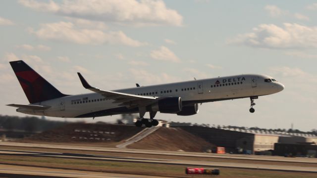 Boeing 757-200 (N665DN) - Lifting off 27R at ATL on 02/25/2011