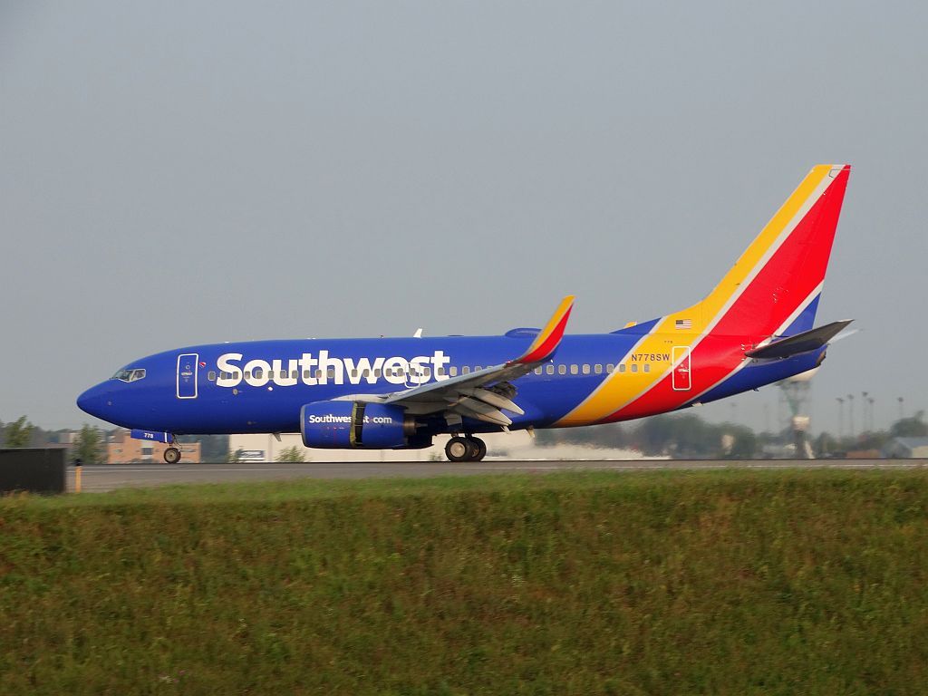Boeing 737-700 (N778SW)