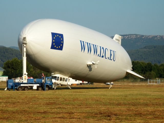 Unknown/Generic Airship (D-LZFN) - this morning 21st of july 2013 - 0600Z - aérodrome de cuers-pierrefeu LFTF