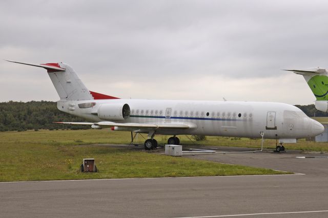 Fokker 70 (OE-LFO) - Ex Austrian Airlines - Fokker 70 (F-28-0070) - MSN 11559 - OE-LFO - at Woendsrecht 2008-10-07. This aircraft made an emergency landing outside of Muenich Airport on 2004-01-05 after the engines could not give enough power.