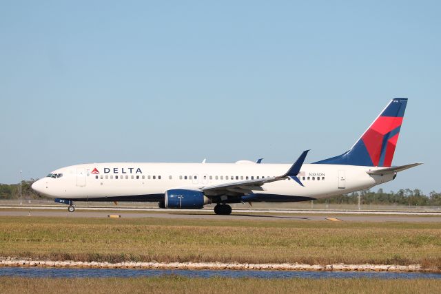 Boeing 737-800 (N385DN) - Delta Flight 379 taxis at Southwest Florida International Airport prior to flight to LaGuardia Airport (12/12/24)