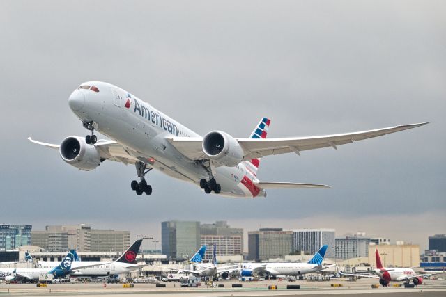 Boeing 787-8 (N882BL)