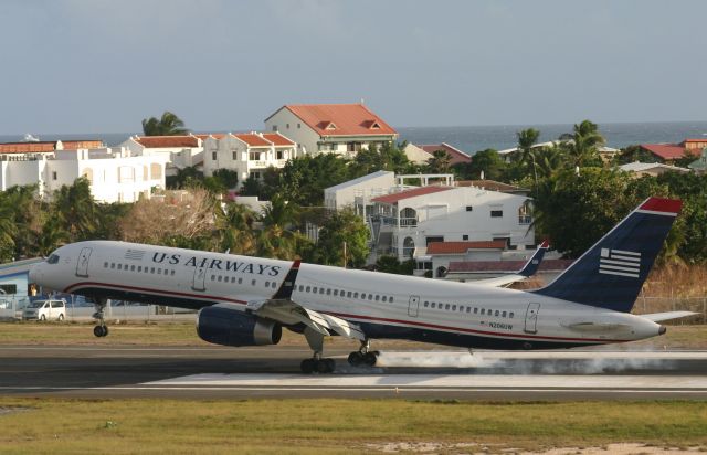 Boeing 757-200 (N206UW)