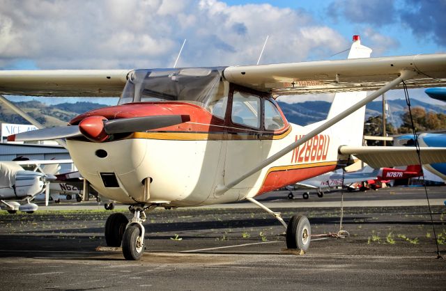 Cessna Skyhawk (N2888U)