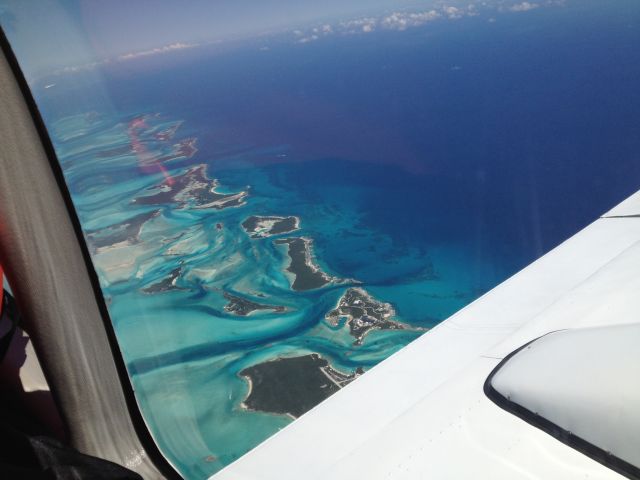 Piper Apache (N388ME) - Over The Bahamas!