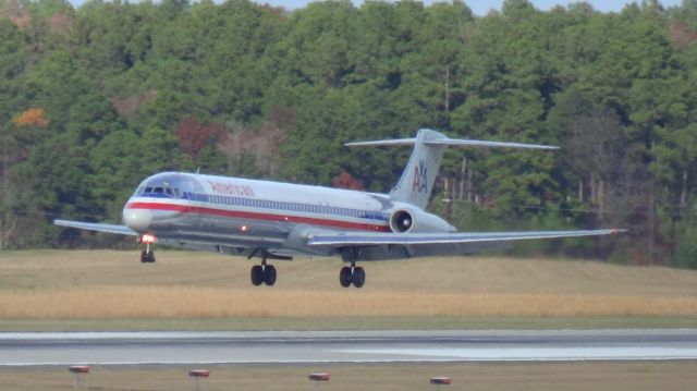 McDonnell Douglas MD-82 (N580AA) - American 1366 arriving from Chicago OHare at 2:51 PM EST.  Taken November 29, 2015 with Sonh HDR-CX230.  