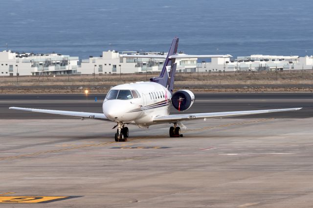 Hawker 800 (EJREVA) - TENERIFDE SURbr /18 AUGUST 2021br /br /Aerolínea: REVA Air Ambulancebr /Registro:    EJ-REVA br /Avión : Raytheon Hawker 800XPbr /Serial numero #: 258146