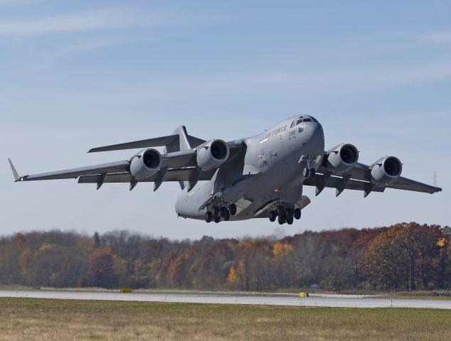 Boeing Globemaster III (00-0181) - Moose on the loose near Toledo this afternoon, 27 Oct 2022. 