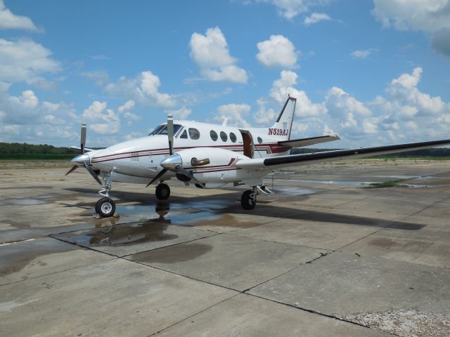 Beechcraft King Air 90 (N519AJ) - On the ramp at KHEE