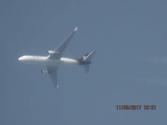 BOEING 767-300 (N327UP)