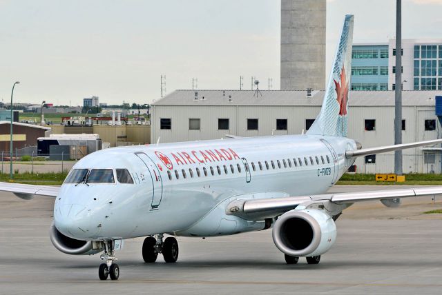 Embraer ERJ-190 (C-FMZB)