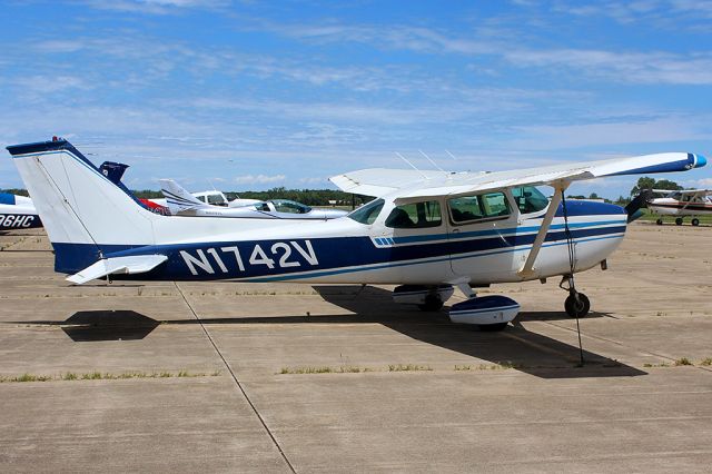 Cessna Skyhawk (N1742V)