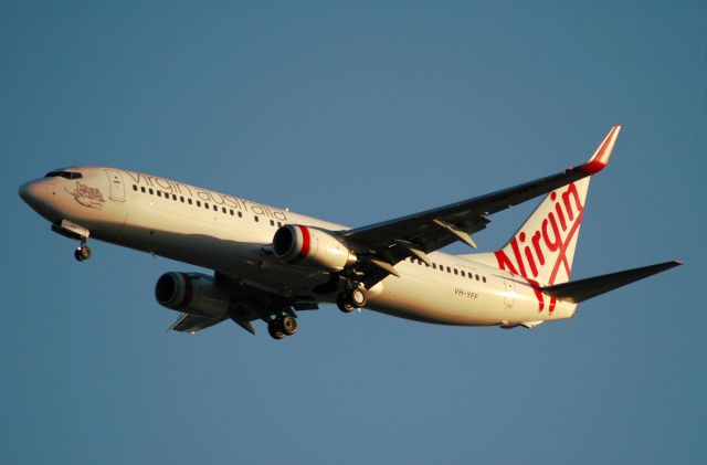 Boeing 737-800 (VH-YFF) - VH-YFF approaching into brisbane