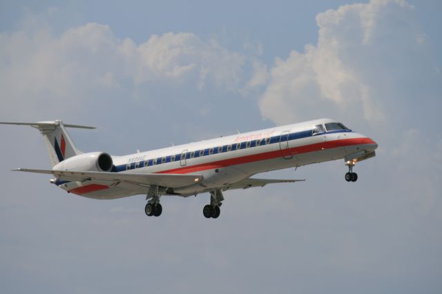 Embraer ERJ-145 (N939AE)