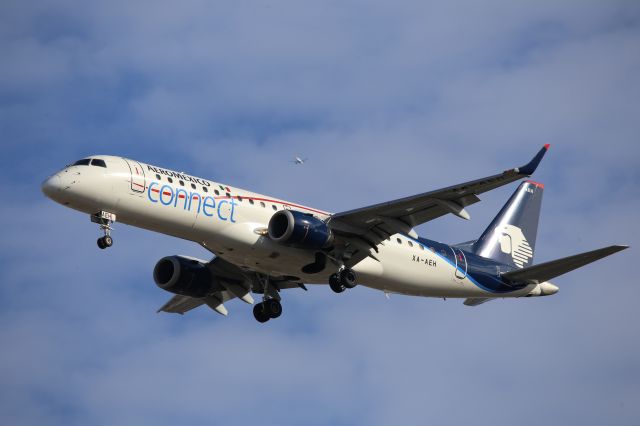 Embraer ERJ-190 (XA-AEH)