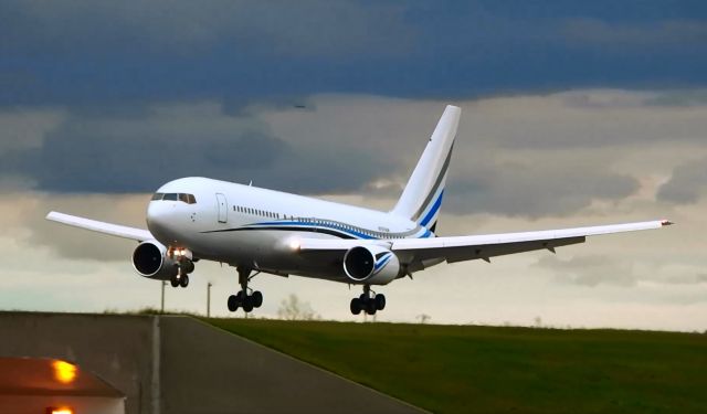 BOEING 767-200 (N767MW) - Another rare heavy into BUF. One of the reasons I love this airport, so many unexpected and rare airliners!