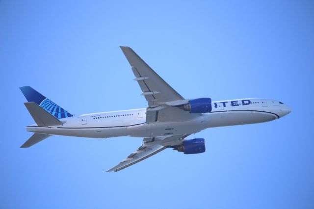 Boeing 777-200 (N772UA)