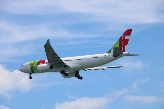 Airbus A330-200 (CS-TOS) - TAP - Air Portugal on short final to 4R at KBOS