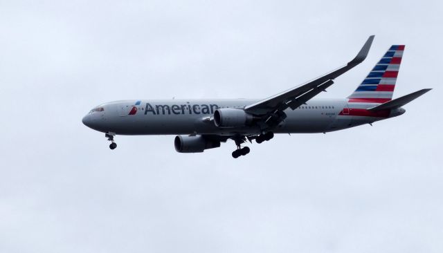 BOEING 767-300 (N393AN) - On final is this 1998 American Airlines  Boeing 767-323 in the Spring of 2019.