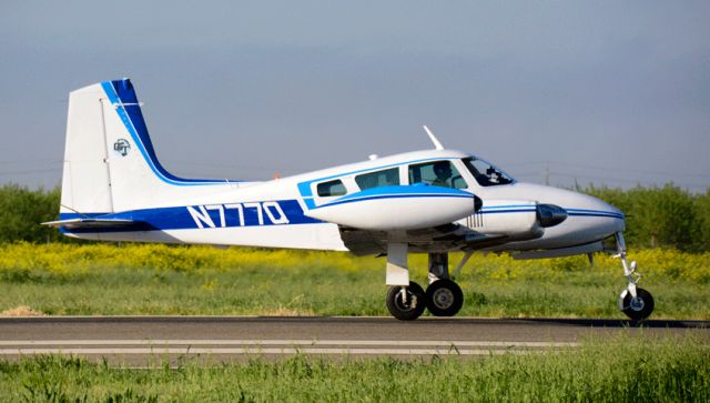 Cessna 310 (N777Q)