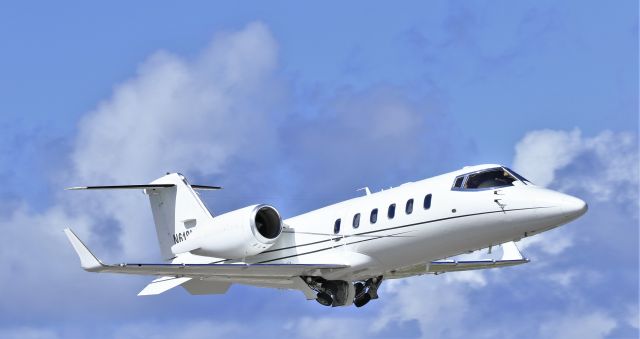 Learjet 60 (N618L)