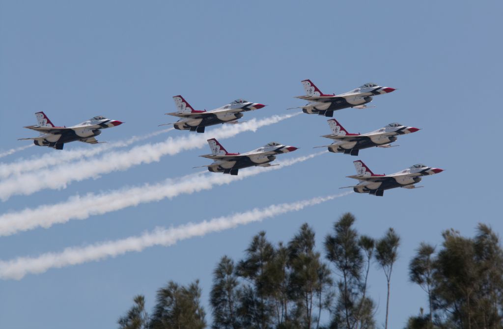 Lockheed F-16 Fighting Falcon — - The first and only air show for the Thunderbirds so far the 2018 season. 