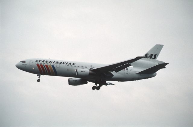 McDonnell Douglas DC-10 (OY-KDA) - Final Approach to Narita Intl Airport Rwy34 on 1989/04/23