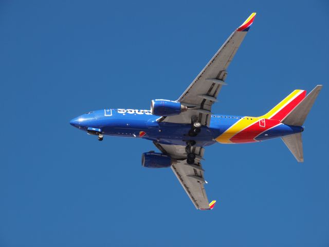 Boeing 737-700 (N734SA) - Southwest N734SA, a Boeing 737-7H4 , landing at KLAS, McCarran International Airport.