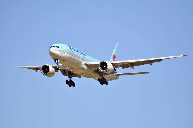 Boeing 777-200 (HL7575)
