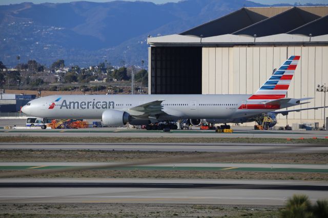 BOEING 777-300ER (N724AN)
