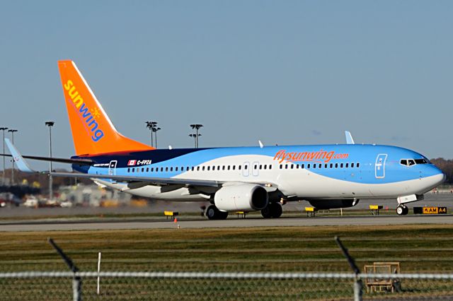 Boeing 737-800 (C-FPZA)