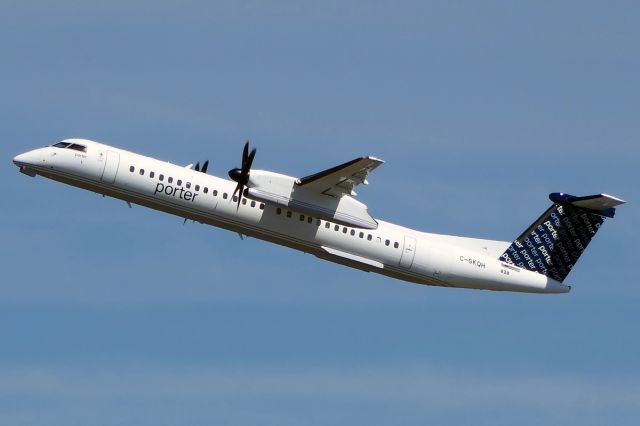 de Havilland Dash 8-400 (C-GKQH)