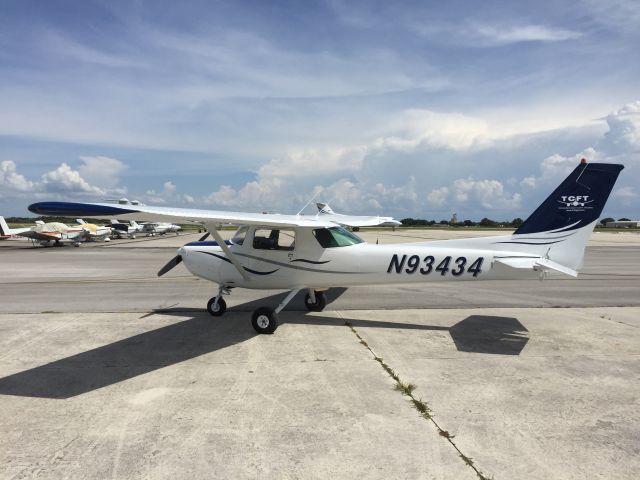 Cessna 152 (N93434) - New livery