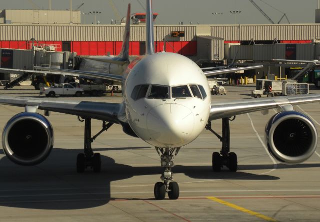 Boeing 757-200 (N667DN)