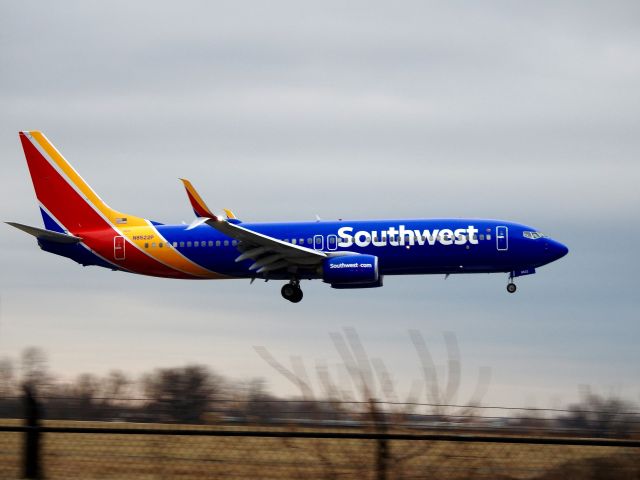 Boeing 737-800 (N8522P) - SWA1221 DEN-PHL