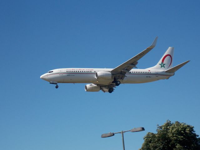 Boeing 737-700 (CN-RGJ) - Near the Runway 09R/27L at A30