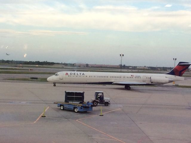 McDonnell Douglas MD-88 (N963DL)