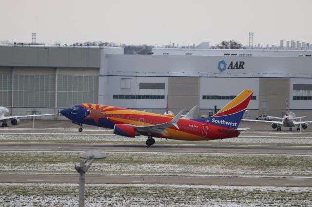 Boeing 737-700 (N955WN) - Southwests "Arizona One" on a snowy day.