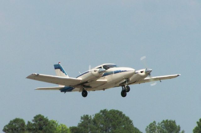 Piper PA-30 Twin Comanche (N7081Y)