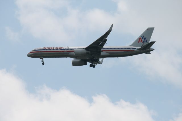 Boeing 757-200 (N634AA)