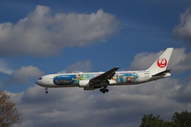 BOEING 767-300 (JA622J) - November 05, 2024:HND-HKD.