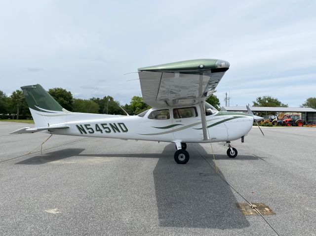 Cessna Skyhawk (N545ND)