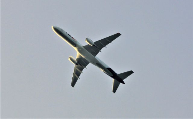 C-FMAI — - C-FMAI BOEING 757-287 FEDEX EXPRESS MORNING STAR EXPRESS vol-MAL-7054 survolant la ville de Lavaltrie QC. le 24-06-2022 à 20:07