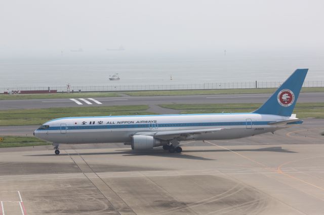 BOEING 767-300 (JA602A)