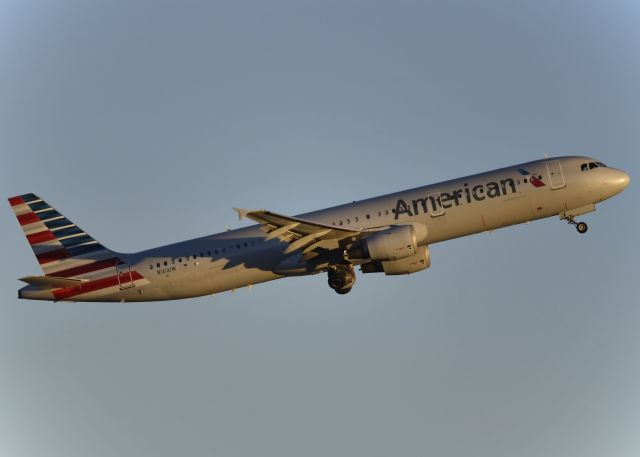 Airbus A321 (N161UW)