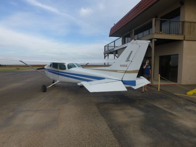 Cessna Skyhawk (N6851E)