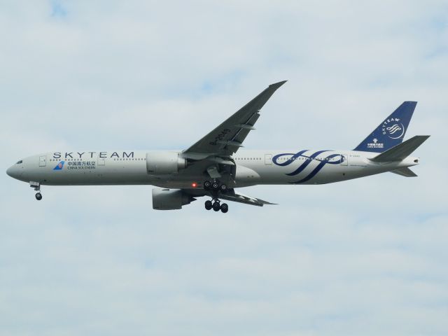 BOEING 777-300ER (B-2049) - SKYTEAM  Livery