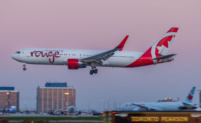 BOEING 767-300 (C-GHPE) - ROU1854 arrives from Las Vegas just as the sun begins to rise over YYZ