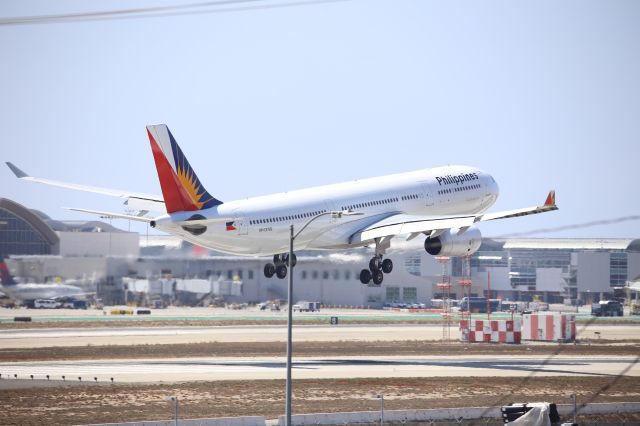 Airbus A330-300 (RP-C8782)